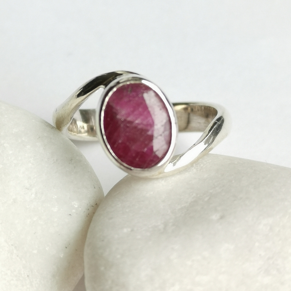 NEW Corundum Ruby gemstone ring in sterling silver size 6.5